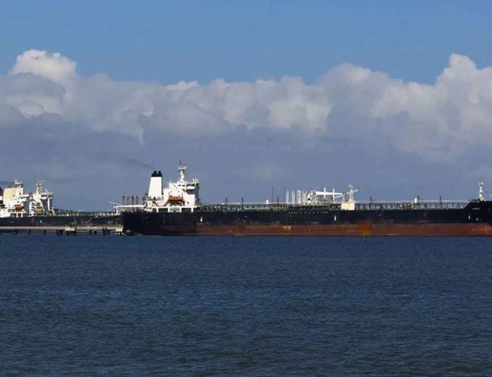 ইরানের ৩ তেলের ট্যাঙ্কার আটক ভারতের