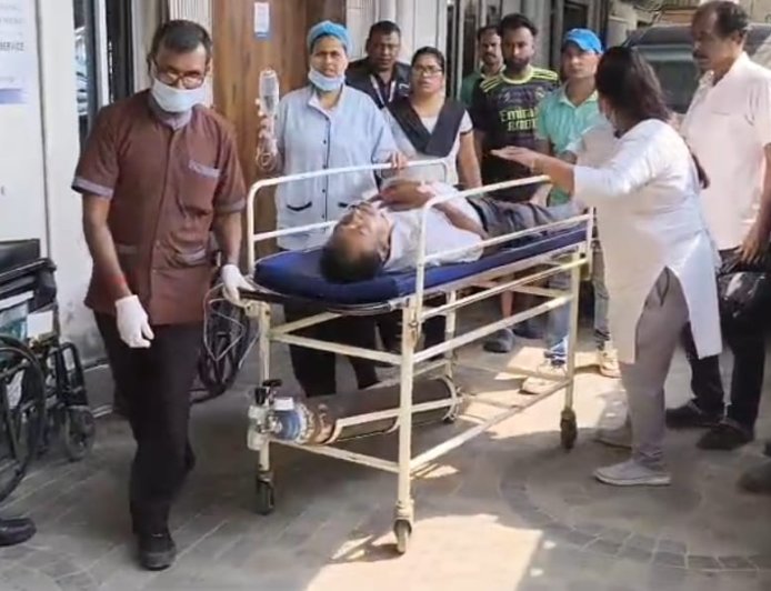 মাংসের দোকানে রক্তাক্ত হামলা! প্রাক্তন নেভি কর্মীর পেটে চপার ঢুকিয়ে দিল যুবক