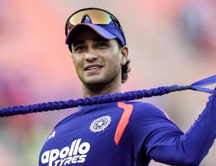 টোয়েন্টিতে বিশ্বের এক নম্বর ব্যাটার থাকলেন অভিষেকই, প্রথম দশে ঢুকলেন ঈশান