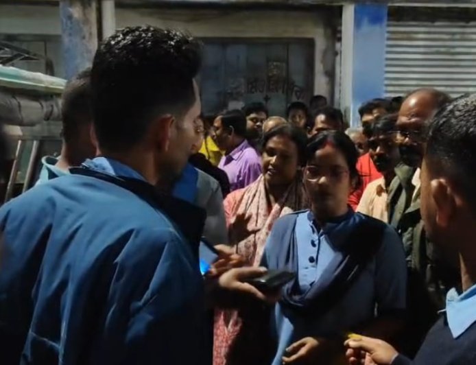 পঞ্চায়েতে চাকরির প্রলোভন, টাকা নেওয়ার অভিযোগে বালুরঘাটে আটক যুবক