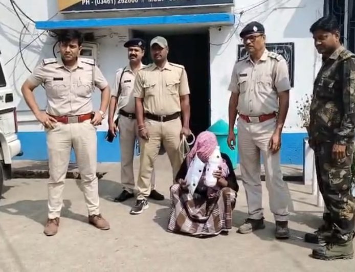 বীরভূমের মল্লারপুরে পুলিশের বড় সাফল্য, আড়াই কেজির বেশি কোডাইন মিশ্রণ-সহ যুবক গ্রেফতার