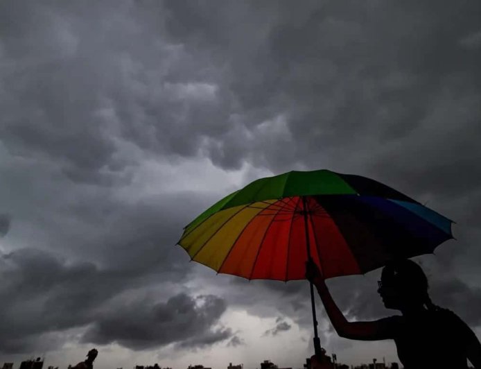 কবে ভিজবে কলকাতা? চার জেলায় হলুদ সতর্কতা, দক্ষিণ-উত্তর জুড়েই বৃষ্টির ইঙ্গিত