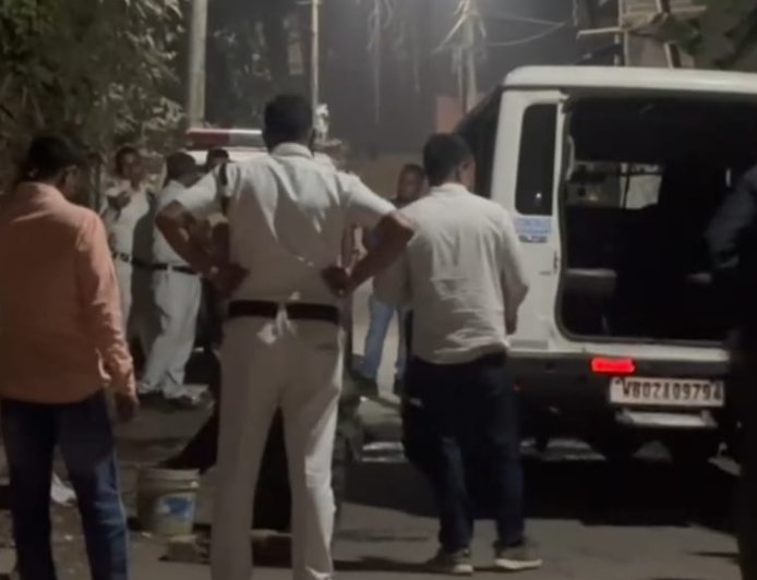 ভোটের আগে খাস কলকাতায় বোমা উদ্ধার, আতঙ্ক সরশুনায়