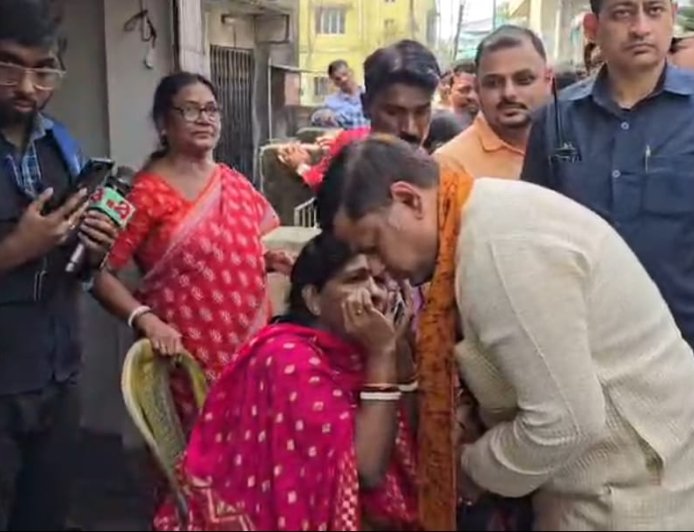 পানিহাটিতে ‘গৃহ সম্পর্ক অভিযান’-এ কেন্দ্রীয় মন্ত্রী সুকান্ত মজুমদার, বাড়ি বাড়ি গিয়ে জনসংযোগ