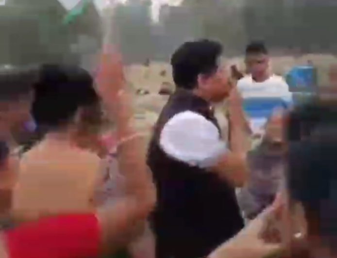 লক্ষ্মীর ভান্ডার মিছিলের পর ‘ফ্লাইং কিস’ বিতর্কে সরগরম অশোকনগর, চর্চায় বিধায়ক নারায়ণ গোস্বামী