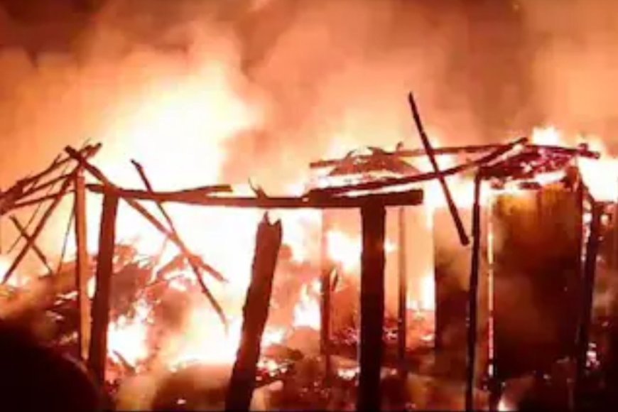 রান্না চলাকালীনই বিপত্তি! নামখানায় বিধ্বংসী আগুনে পুড়ে ছাই বসতবাড়ি*