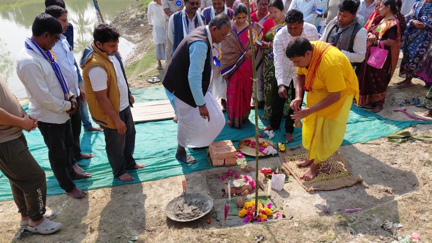 পাথরপ্রতিমায় নতুন জেটিঘাট ও স্থায়ী নদী বাঁধ নির্মাণের কাজের শুভ সূচনা করলেন বিধায়ক