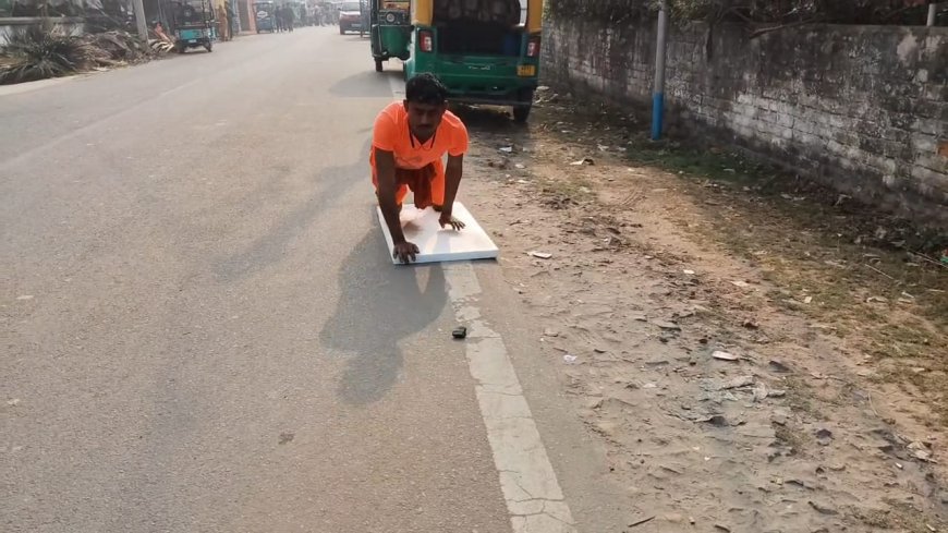ভক্তি আর বিশ্বাসের লড়াই, বাবার মাথায় জল ঢালতে বকখালি থেকে দন্ডি কেটে চন্দনশ্বরে চলল হরিপুরের বাসুদেব*