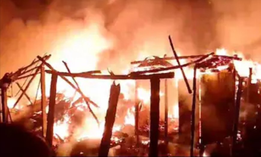 রান্না চলাকালীনই বিপত্তি! নামখানায় বিধ্বংসী আগুনে পুড়ে ছাই বসতবাড়ি*