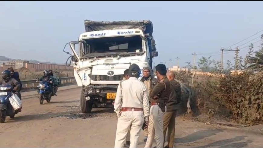 পশ্চিম বর্ধমানের পাণ্ডবেশ্বরের খোট্টাডিহি মোড়ে বাস–ডাম্পারের মুখোমুখি সংঘর্ষ, অল্পের জন্য রক্ষা বহু যাত্রী