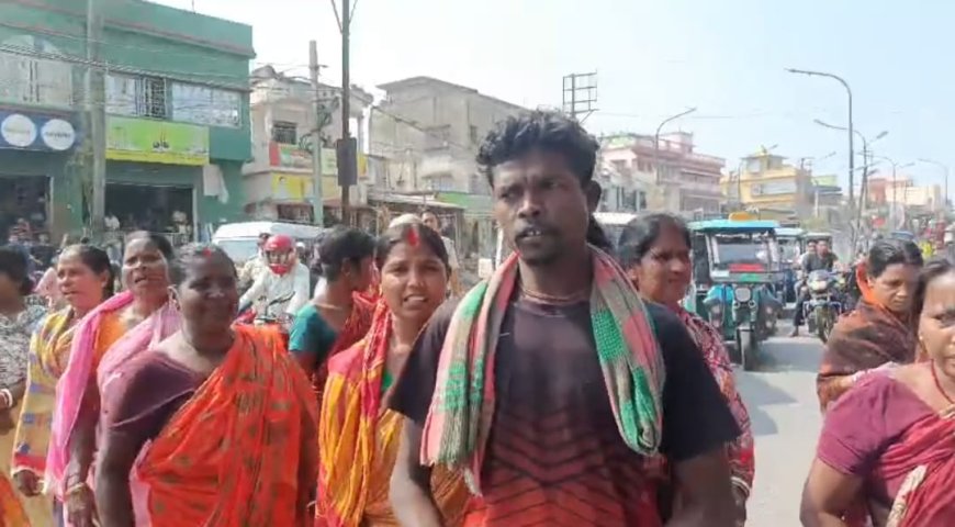 মুর্শিদাবাদে পানীয় জলের দাবিতে রাস্তা অবরোধ, বিক্ষোভে ফেটে পড়লেন গ্রামবাসী