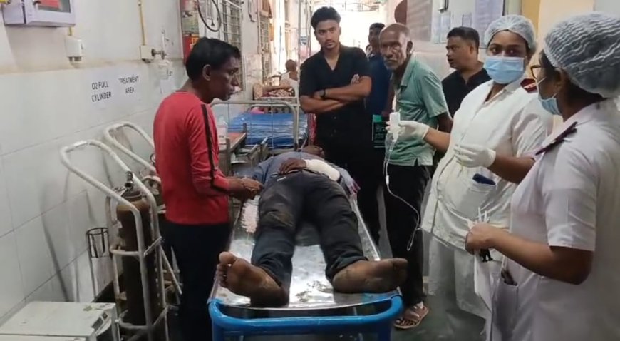 হাসপাতালের ছাদ থেকে ‘জয়শ্রীরাম’ বলে ঝাঁপ রোগীর, আশঙ্কাজনক অবস্থায় ফের ভর্তি—নিরাপত্তা নিয়ে তীব্র প্রশ্ন