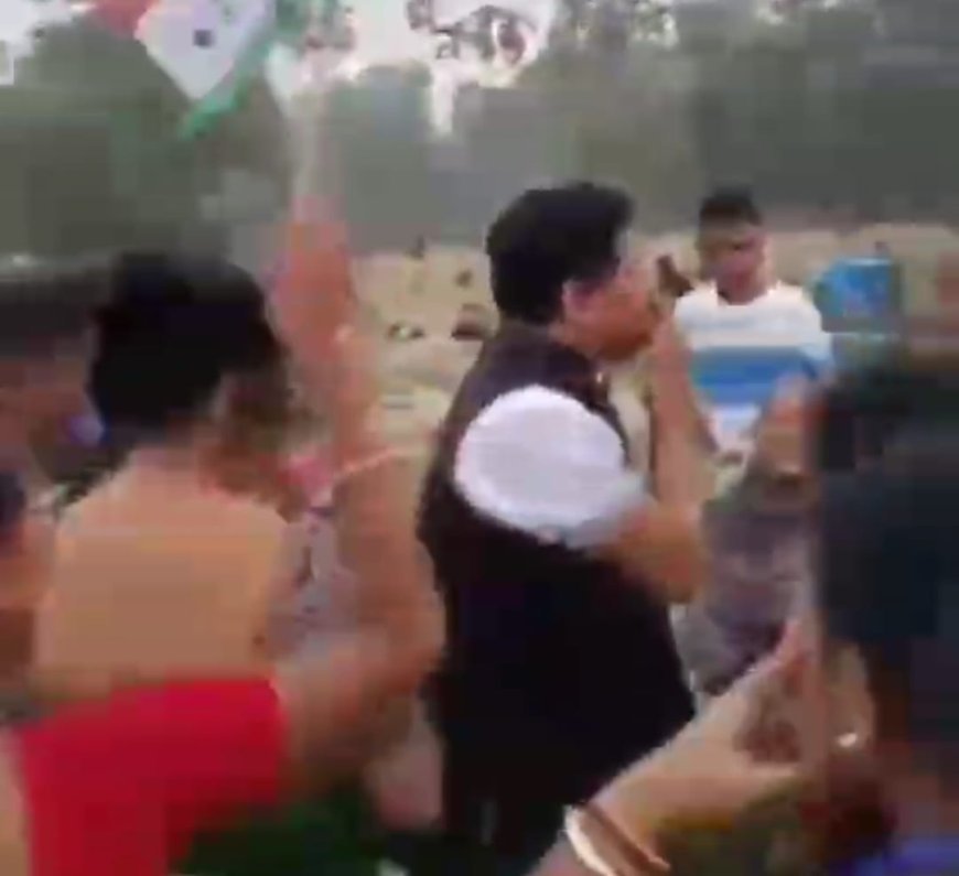 লক্ষ্মীর ভান্ডার মিছিলের পর ‘ফ্লাইং কিস’ বিতর্কে সরগরম অশোকনগর, চর্চায় বিধায়ক নারায়ণ গোস্বামী