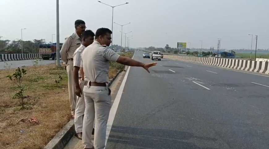 ১৯ নম্বর জাতীয় সড়কে ভয়াবহ দুর্ঘটনা, প্রাইভেট কারের ধাক্কায় গুরুতর জখম দুই শ্রমিক
