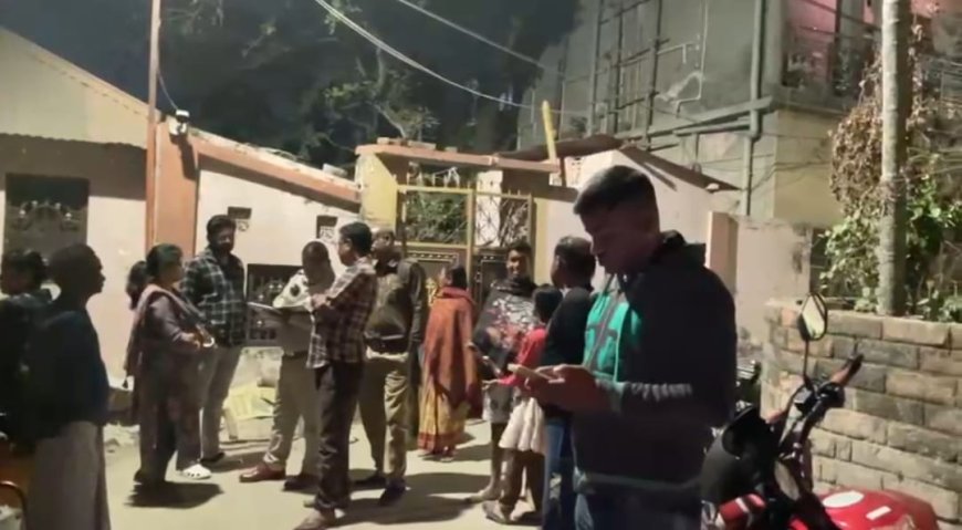 রায়গঞ্জে বাড়ির সামনে যুবতীর গলা থেকে সোনার মালা ছিনতাই, মোটরবাইকে চম্পট দুই দুষ্কৃতীর