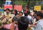 বীরভূমের সিউড়িতে ধর্মঘট ঘিরে উত্তেজনা, জেলাশাসকের দপ্তরের সামনে বিক্ষোভ ও মিছিল