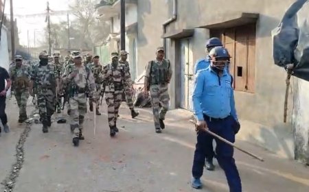 পশ্চিম বর্ধমান কুলটির করিমডাঙায় দোলের দিন দুই পাড়ার সংঘর্ষ, ইটবৃষ্টি–বোমা ফাটার অভিযোগে