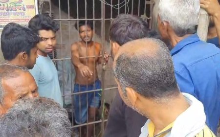 সাইকেল চুরি করতে গিয়ে হাতেনাতে ধরা যুবক, উত্তেজিত জনতার মারধর