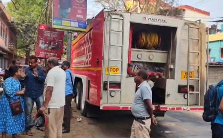 পশ্চিম বর্ধমানের আসানসোলের রূপনারায়নপুরে আবাসনে আগুন, দমকলের তৎপরতায় বড় বিপদ এড়ানো গেল