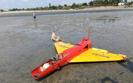 বকখালিতে উদ্ধার রহস্যময় জেট ড্রোন! সমুদ্র সৈকতে জৌলুসপূর্ণ যন্ত্র ঘিরে তৈরি হলো আতঙ্ক*