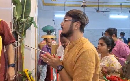 অসিত মজুমদারকে পাশে নিয়েই প্রচারে দেবাংশু, নৈহাটির বড়মা মন্দিরে পুজো দিয়ে শুরু