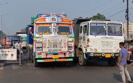জলের দাবিতে দুর্গাপুরে রাজ্য সড়ক অবরোধ, পুলিশকে ঘিরে বিক্ষোভ, উত্তপ্ত সগড়ভাঙা এলাকা