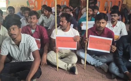 হিঙ্গলগঞ্জ প্রার্থী নিয়ে ক্ষোভ, সল্টলেক বিজেপি দফতরে কর্মী-সমর্থকদের বিক্ষোভ