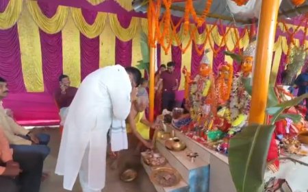 দেওয়াল লিখন থেকে হরিনাম জনসংযোগ-প্রচারে ঝড় তুলছেন অজিত মাহাতো