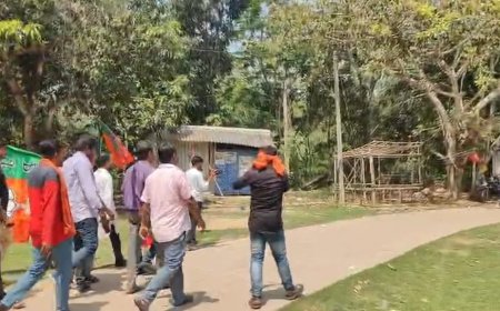 নারায়ণগড়ে প্রচারে বাধার অভিযোগ ঘিরে উত্তেজনা, পথ অবরোধে বিক্ষোভ