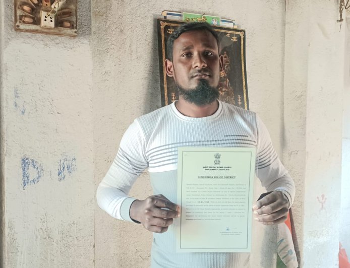 কুলপীতে এসআইআর আতঙ্কে গৃহবধূর মৃত্যু, ছেলেকে হোম গার্ডের চাকরি দিলেন মমতা বন্দ্যোপাধ্যায়