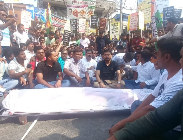 চূড়ান্ত ভোটার তালিকায় ‘বিচারাধীন’ উল্লেখ, আত্মঘাতীর অভিযোগ, মরদেহ নিয়ে অবস্থান বিক্ষোভ ও প্রতিবাদ মিছিল,