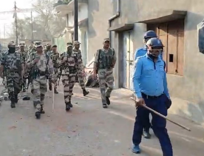 পশ্চিম বর্ধমান কুলটির করিমডাঙায় দোলের দিন দুই পাড়ার সংঘর্ষ, ইটবৃষ্টি–বোমা ফাটার অভিযোগে