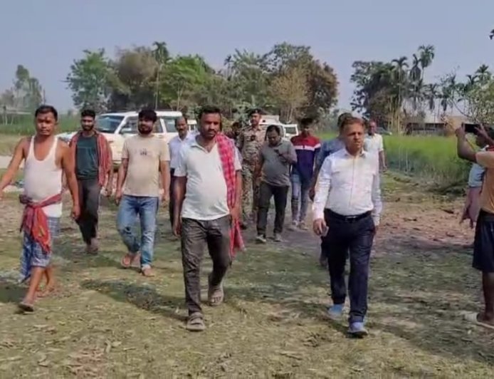 কোচবিহার তুফানগঞ্জে ভিনরাজ্যে খুন হওয়া শ্রমিকের কফিনবন্দি দেহ পৌঁছতেই শোকের ছায়া