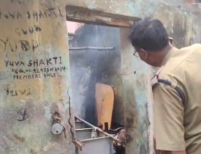 পাইকপাড়ায় বোমা বিস্ফোরণ ঘিরে চাঞ্চল্য, চিৎপুর থানার সামনে বিজেপির বিক্ষোভ