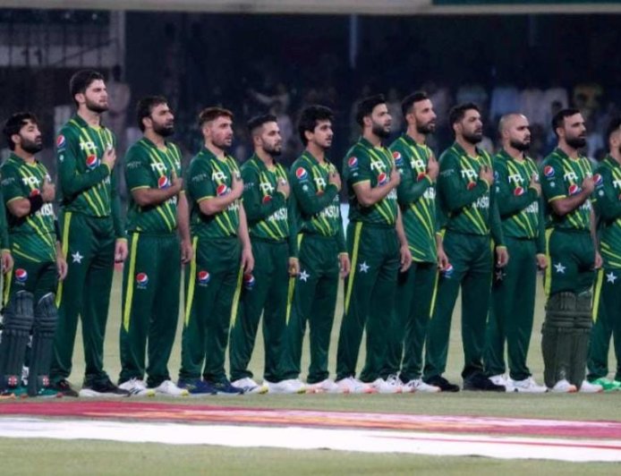 ২৪ বছরেই অবসর পাক ক্রিকেটারের