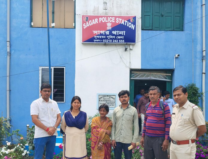 *গুজব রুখে অনন্য নজির সাগরের পুলিশের; হ্যাম রেডিওর সৌজন্যে ১৫ বছর পর ঘর ফিরলেন সিঙ্গুরের ‘মা’*
