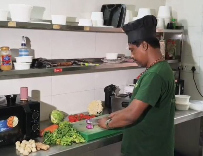 কলকাতার ট্যাংরায় কমার্শিয়াল গ্যাসের সংকটে বিপাকে ক্লাউড কিচেন, সীমিত অর্ডার নিচ্ছে বহু প্রতিষ্ঠান