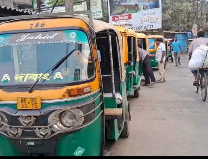 বারুইপুরে অটোতে মর্জিমতো ভাড়া নেওয়ার অভিযোগে ক্ষোভ যাত্রীদের