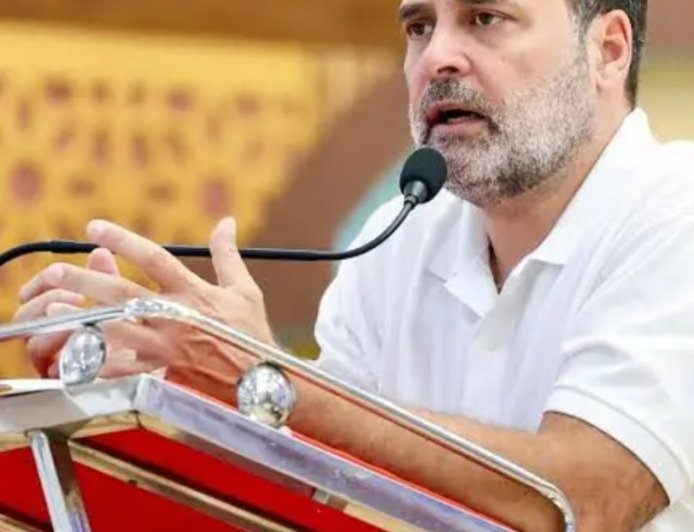 রাহুলের বিরুদ্ধে চিঠি ২০০ অবসরপ্রাপ্ত আমলার