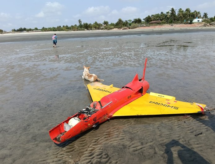 বকখালিতে উদ্ধার রহস্যময় জেট ড্রোন! সমুদ্র সৈকতে জৌলুসপূর্ণ যন্ত্র ঘিরে তৈরি হলো আতঙ্ক*