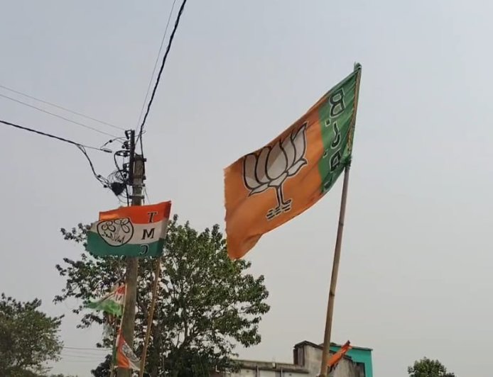 কৌশল্যার কালীপুজোর মেলায় মুখোমুখি দিলীপ-প্রদীপ, সৌজন্যের আড়ালে উত্তাপ খড়গপুরে