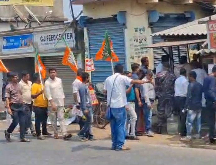 উত্তর কাঁথিতে পুজো দিয়ে প্রচার শুরু বিজেপি প্রার্থী সুমিতা সিনহার, কর্মসংস্থান ইস্যুতেই জোর