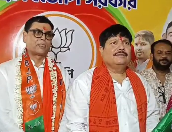 উত্তর ব্যারাকপুরে তৃণমূল ছেড়ে বিজেপিতে যোগদান, অর্জুন সিংয়ের হাত ধরে শিবির বদল