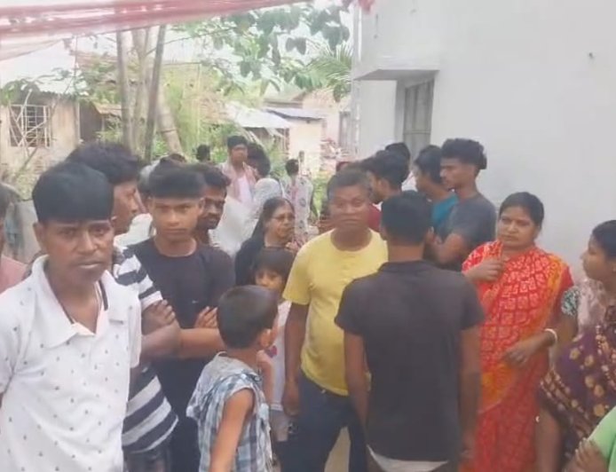 উলুবেড়িয়ায় মর্মান্তিক পারিবারিক রক্তাক্ত কাণ্ড, স্ত্রী-ছেলেকে খুনের পর আত্মঘাতীর চেষ্টা স্বামীর