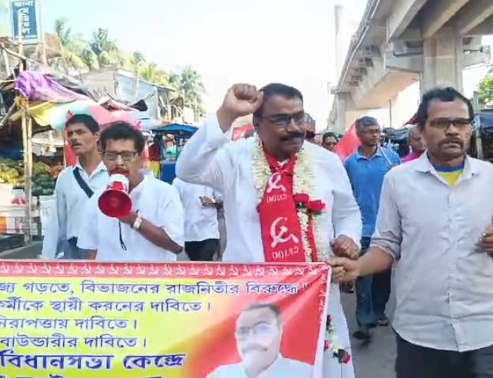 সাগরের লড়াইয়ে এবার ‘লাল’ ঝড়; ব্রিজের দাবি আর রুটি-রুজির ইস্যু নিয়ে প্রচারে বামপ্রার্থী স্বপন সিংহ*