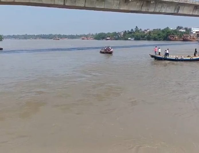 মাছ ধরতে যাওয়ার পথে দুর্ঘটনা, নামখানার হাতানিয়া দোয়ানিয়া নদী থেকে উদ্ধার মৎস্যজীবী*