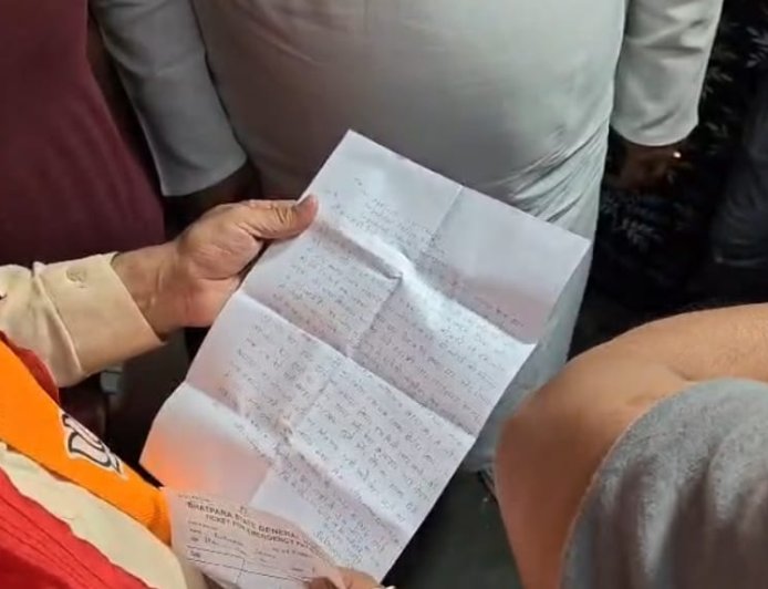 ভাটপাড়ায় বিজেপি কর্মীর বাড়িতে দুষ্কৃতী হামলা, শ্লীলতাহানির অভিযোগে