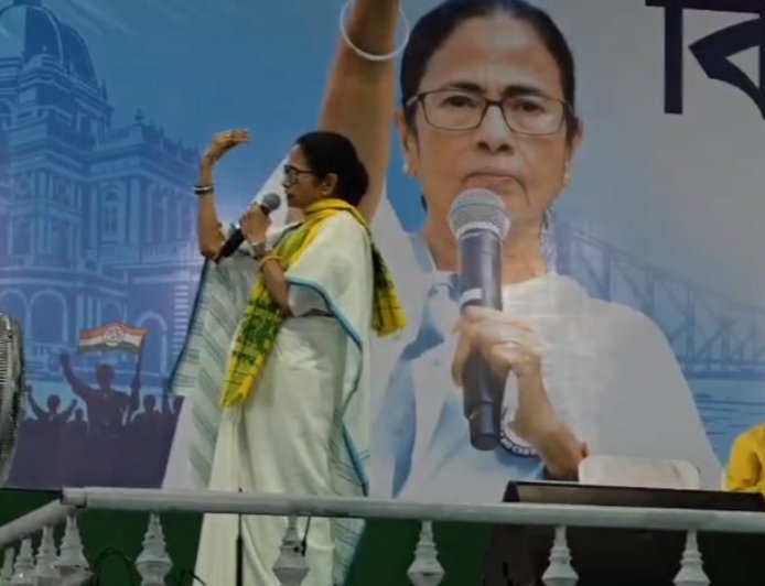 উত্তরবঙ্গ থেকে প্রচার শুরু মমতার: আলু চাষীদের ক্ষতিপূরণের আশ্বাস, উন্নয়নেই জোর-বিজেপি ও নির্বাচন কমিশনকে তোপ