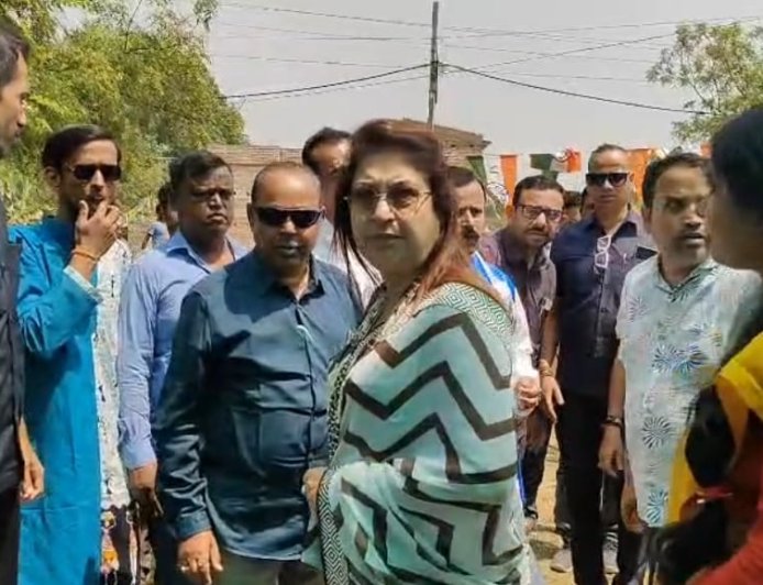 কর্মীসভা শেষে কালী মন্দিরে পুজো, বড় মহুলায় তৃণমূলের সভায় সাংসদ শতাব্দী রায়