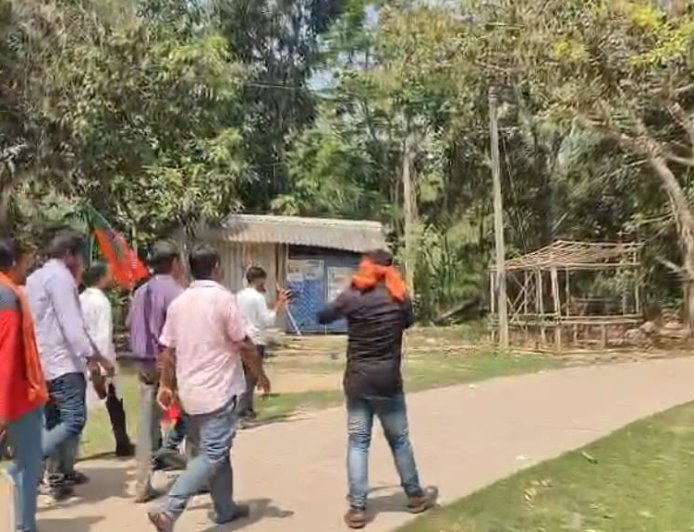 নারায়ণগড়ে প্রচারে বাধার অভিযোগ ঘিরে উত্তেজনা, পথ অবরোধে বিক্ষোভ